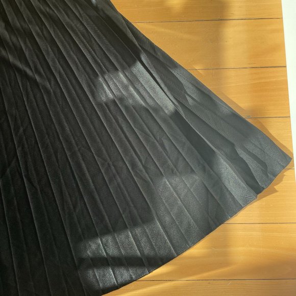 ASOS DESIGN Black Pleated Maxi Skirt - Picture 8 of 13